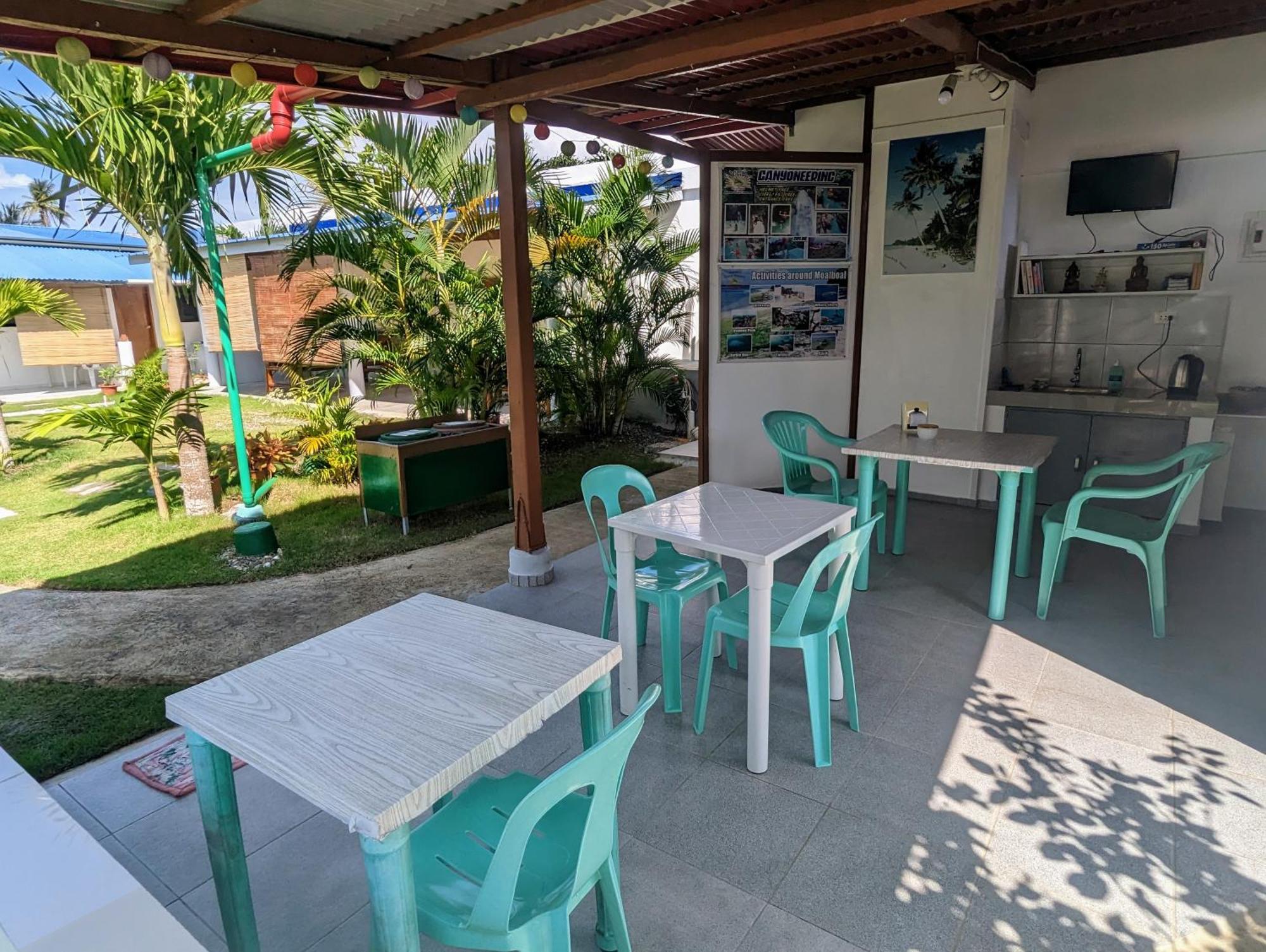 Astillo'S Guest Houses Moalboal Exterior photo