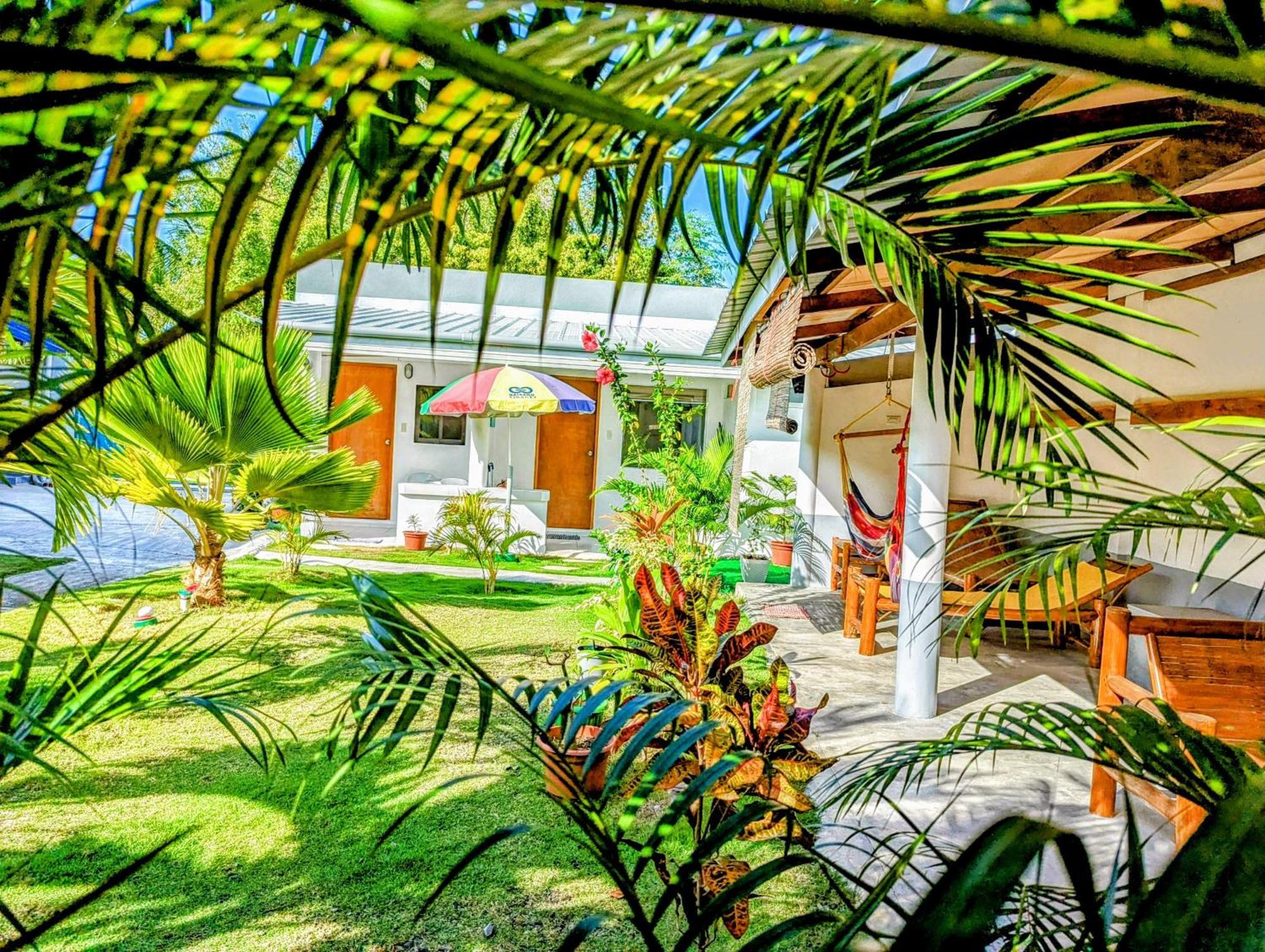 Astillo'S Guest Houses Moalboal Exterior photo