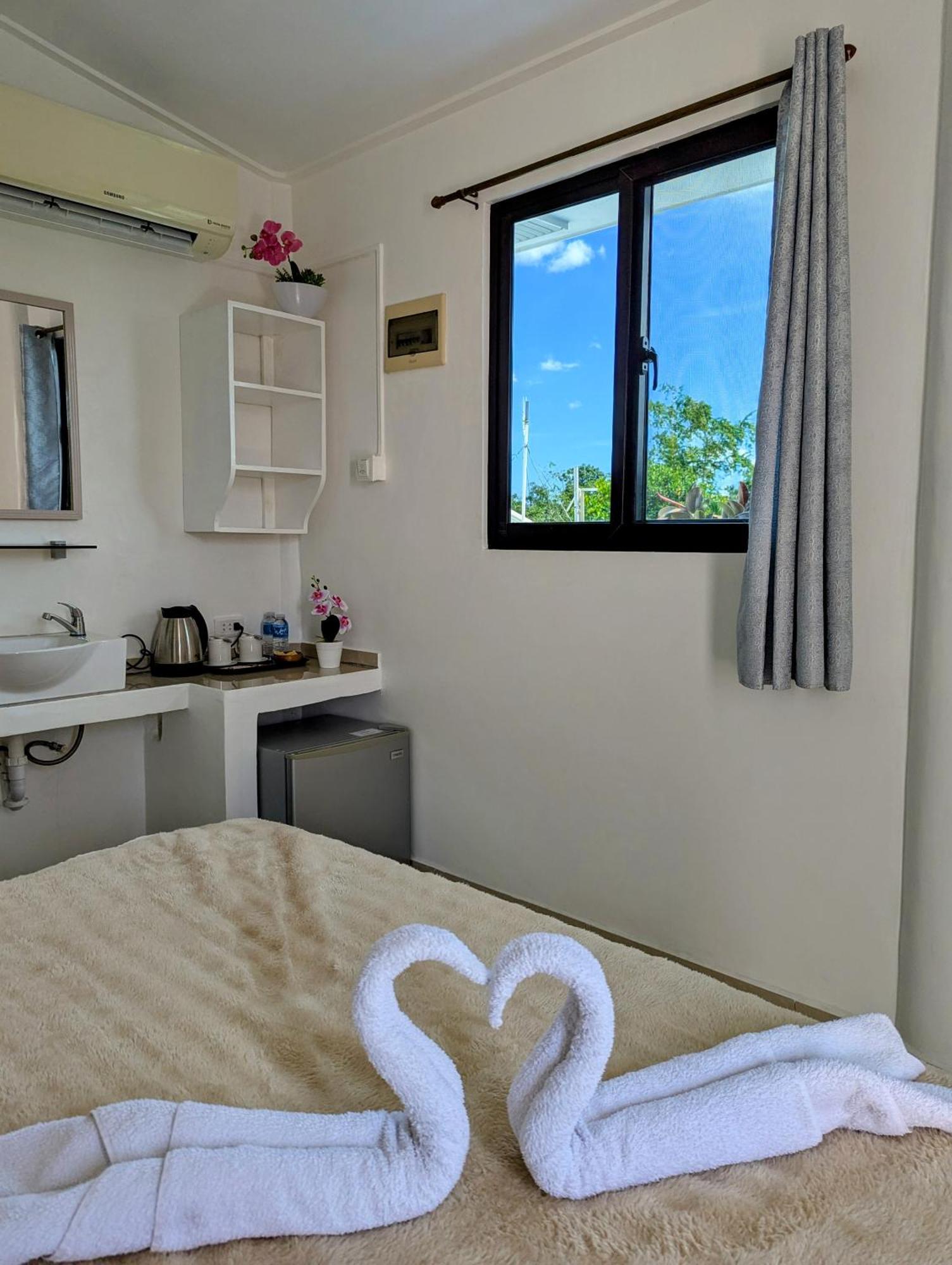 Astillo'S Guest Houses Moalboal Room photo